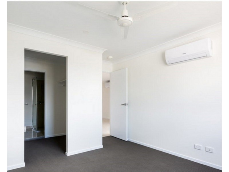 2/11 McInnes Crescent, Glenvale QLD 4350