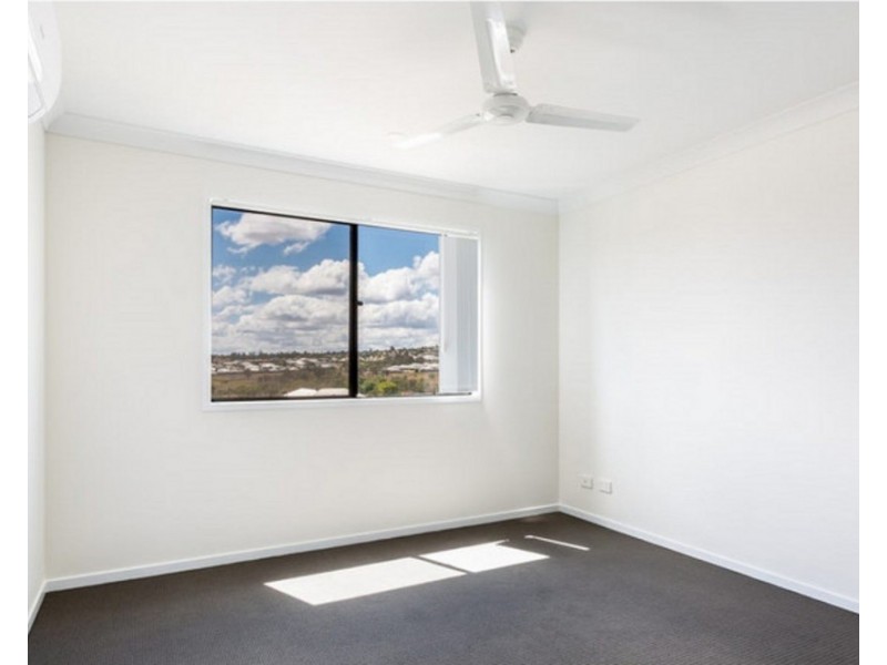 2/11 McInnes Crescent, Glenvale QLD 4350