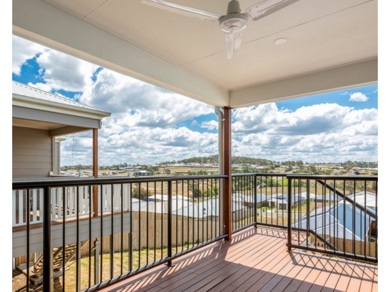 2/11 McInnes Crescent, Glenvale QLD 4350