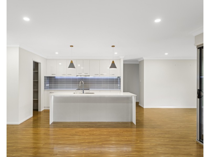 7 Renshaw Crescent, Kearneys Spring QLD 4350