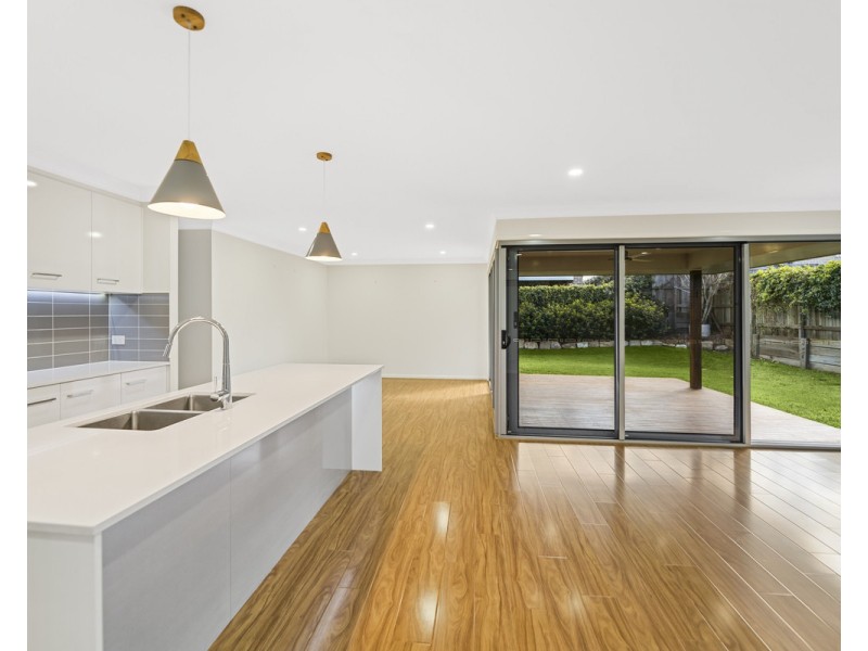 7 Renshaw Crescent, Kearneys Spring QLD 4350