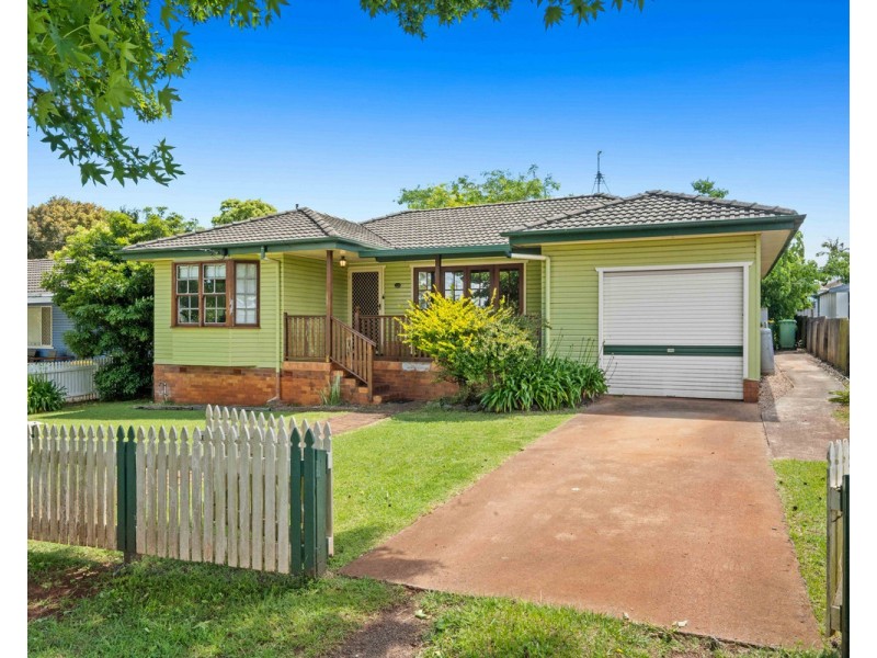 17 Berghofer Street, Rockville QLD 4350