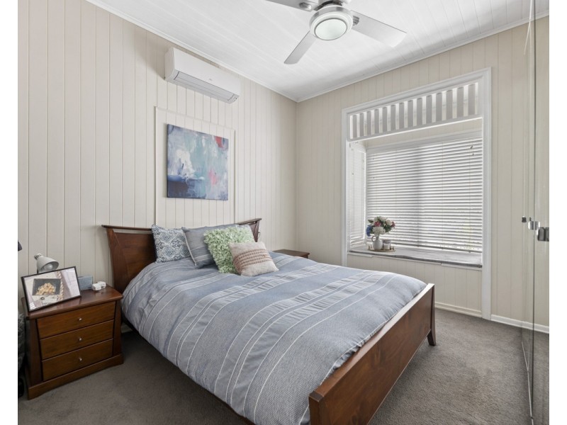 26 Henderson Street, Newtown QLD 4350