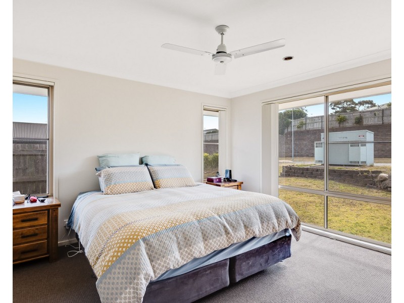 8 High Court Drive, Wilsonton Heights QLD 4350