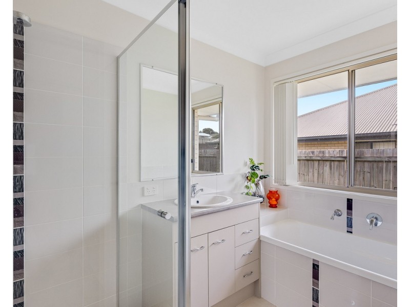 8 High Court Drive, Wilsonton Heights QLD 4350