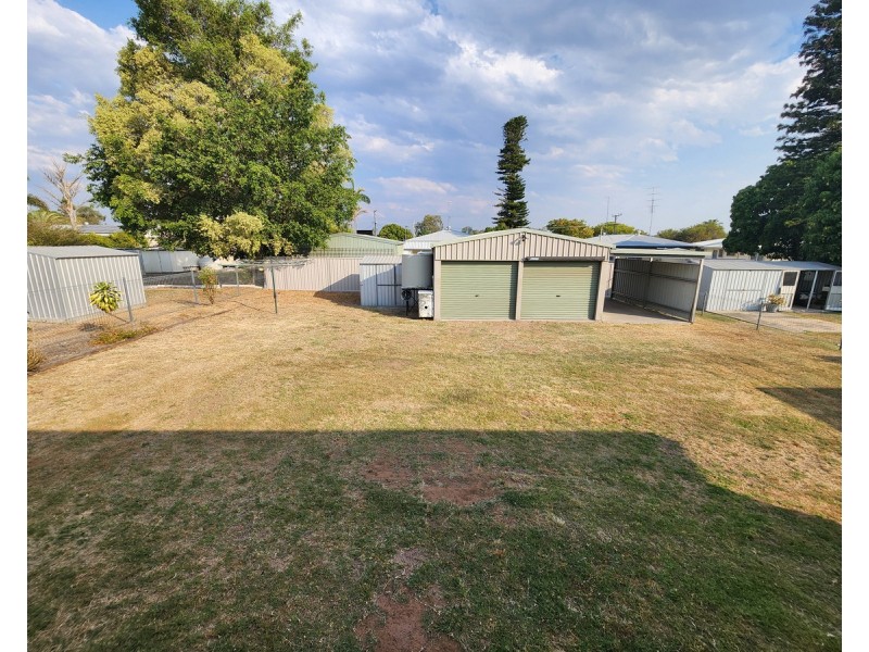 12 Hamilton Street, Moura QLD 4718