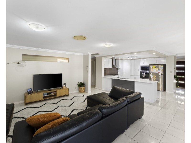 12 Bonville Court, Middle Ridge QLD 4350