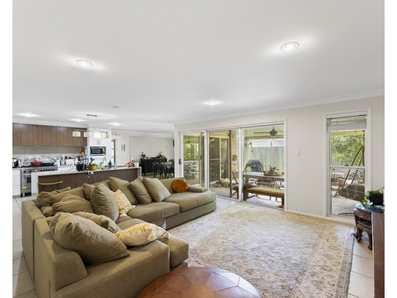 322 Ramsay Street, Middle Ridge QLD 4350