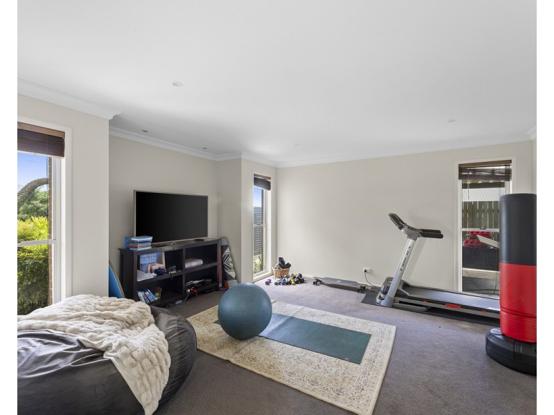 322 Ramsay Street, Middle Ridge QLD 4350