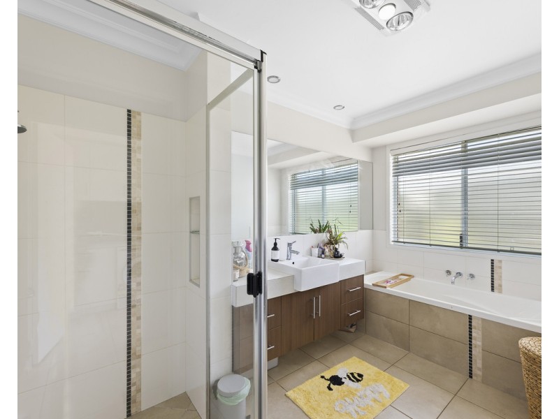 322 Ramsay Street, Middle Ridge QLD 4350