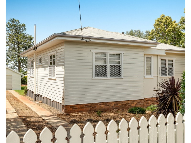 77 Stephen Street, Harristown QLD 4350