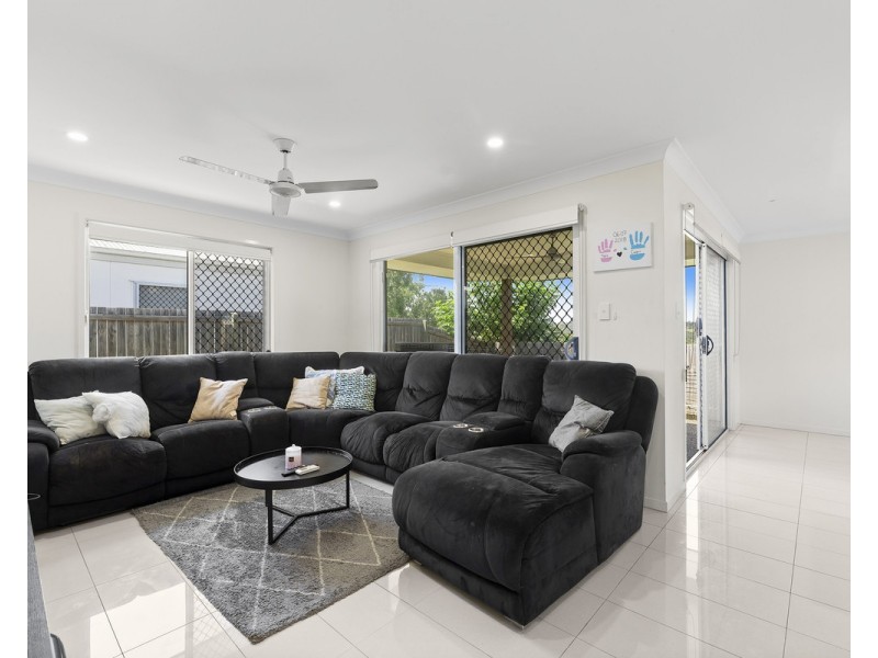 6 Orchard Lane, Glenvale QLD 4350