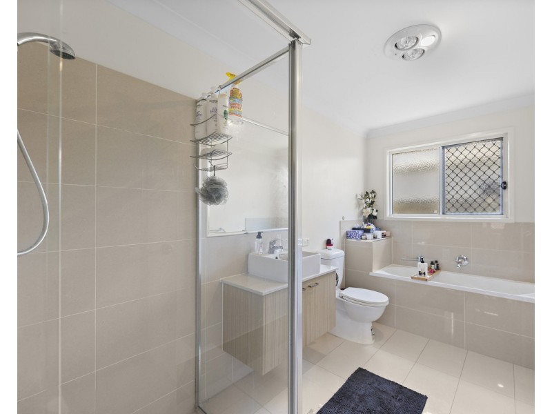 6 Orchard Lane, Glenvale QLD 4350