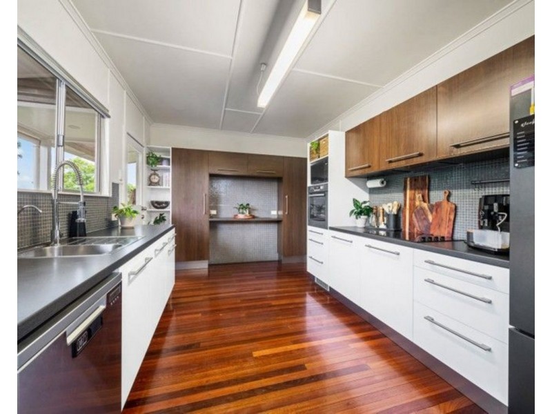 9 Erbacher Street, Centenary Heights QLD 4350