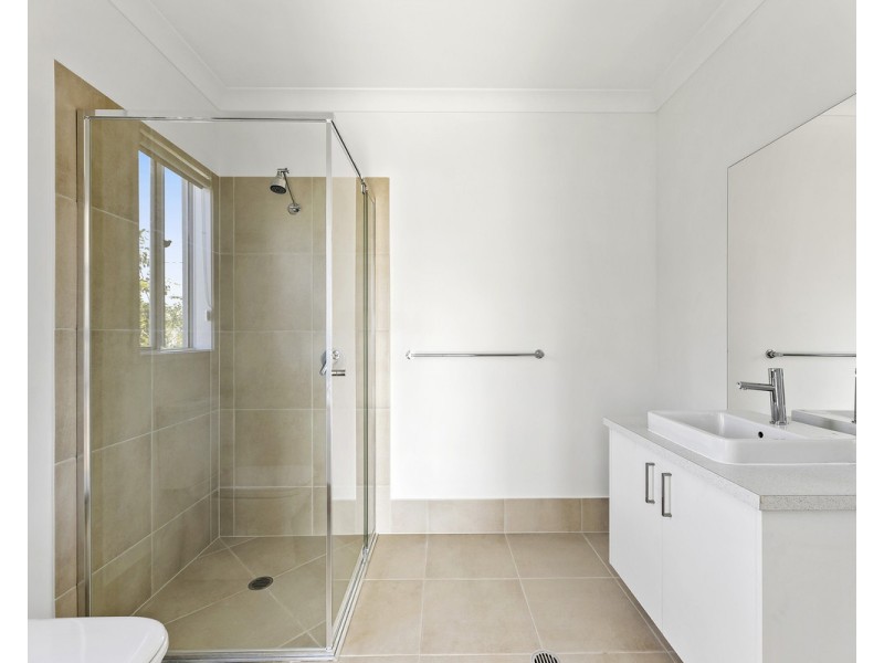 1a Leawarra Street, Wilsonton QLD 4350