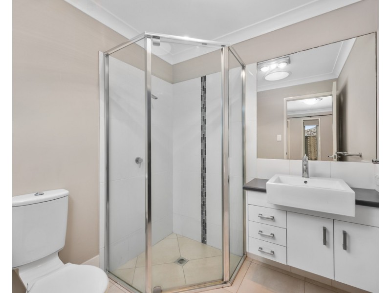 2/8 McMorrow Street, Kearneys Spring QLD 4350