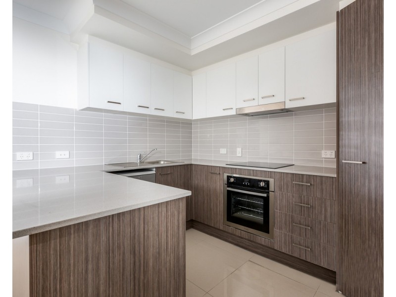 2/11 McInnes Crescent, Glenvale QLD 4350