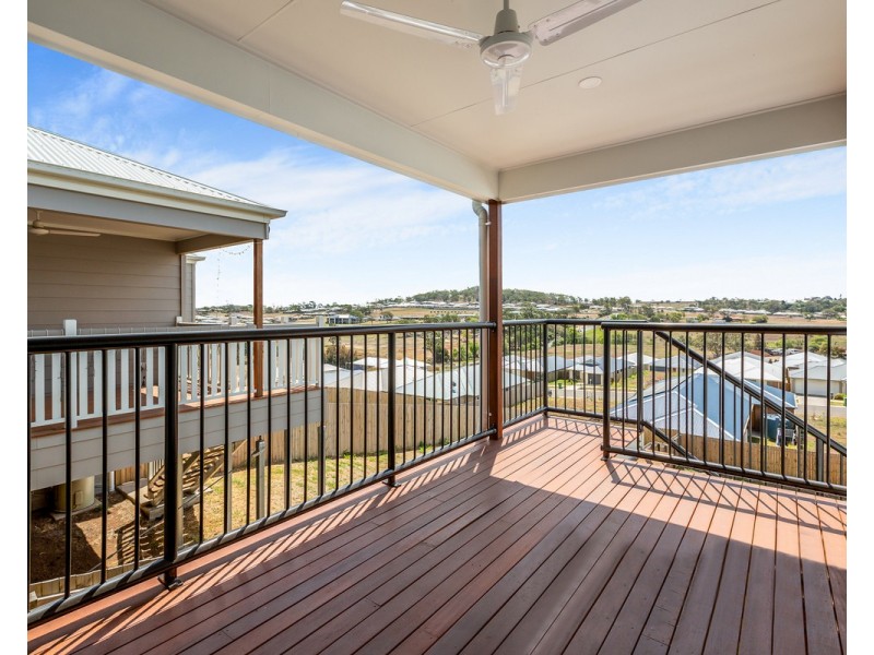 2/11 McInnes Crescent, Glenvale QLD 4350