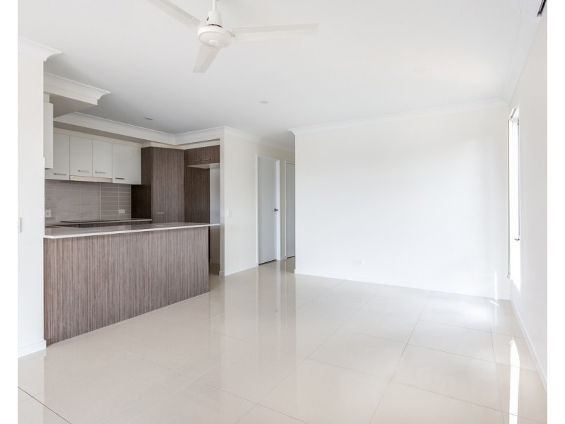 2/11 McInnes Crescent, Glenvale QLD 4350