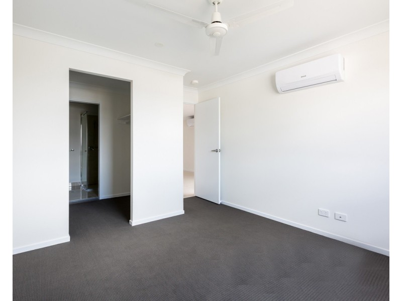 2/11 McInnes Crescent, Glenvale QLD 4350