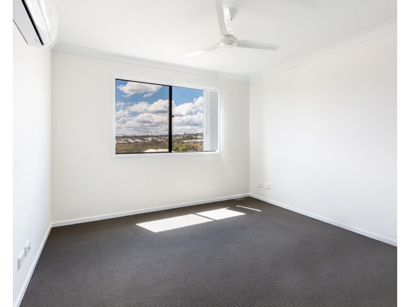 2/11 McInnes Crescent, Glenvale QLD 4350