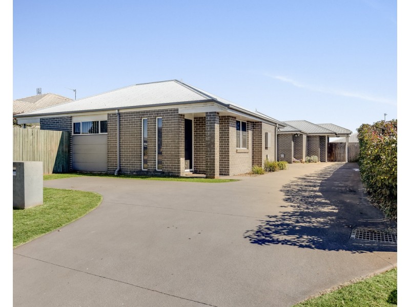 1/227 Greenwattle Street, Cranley QLD 4350
