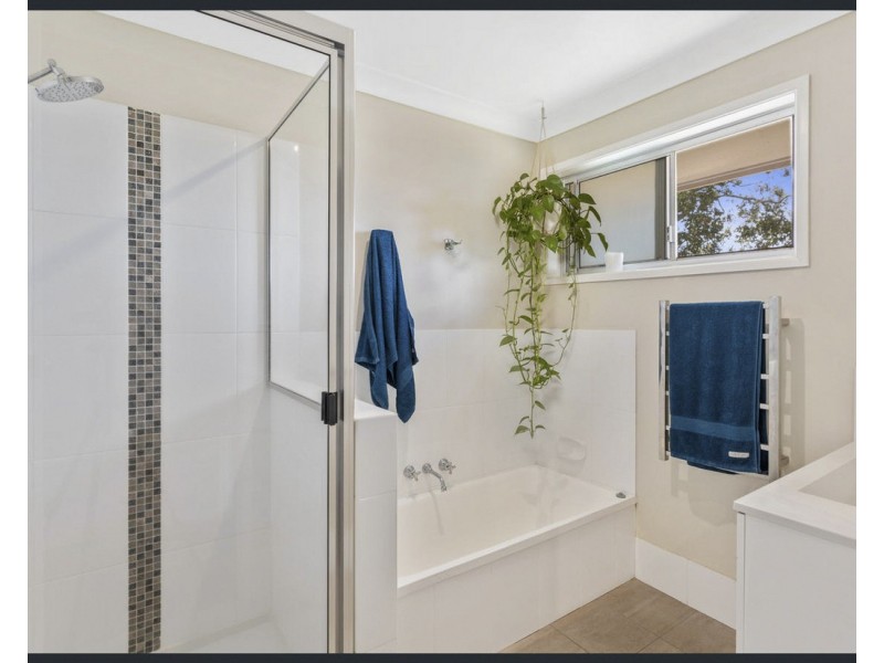 10 Catto Street, Centenary Heights QLD 4350