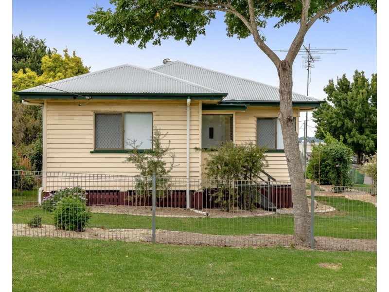 21 Elizabeth Street, South Toowoomba QLD 4350