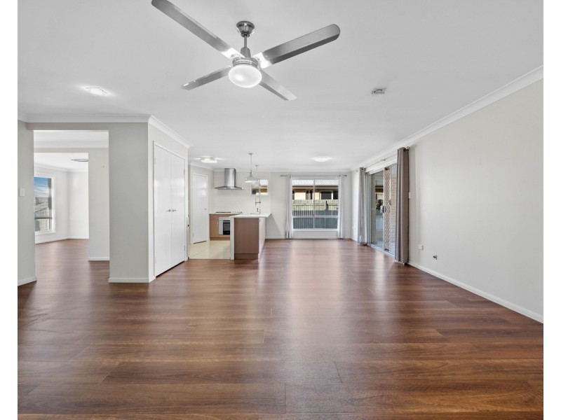8 Lanagan Court, Middle Ridge QLD 4350