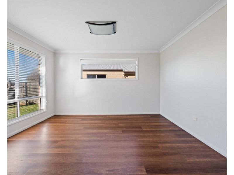 8 Lanagan Court, Middle Ridge QLD 4350
