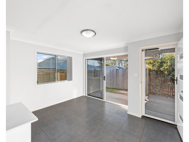 2/227 Greenwattle Street, Cranley QLD 4350