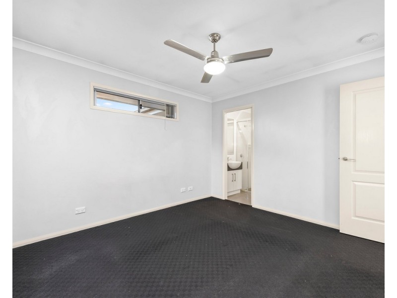 2/227 Greenwattle Street, Cranley QLD 4350