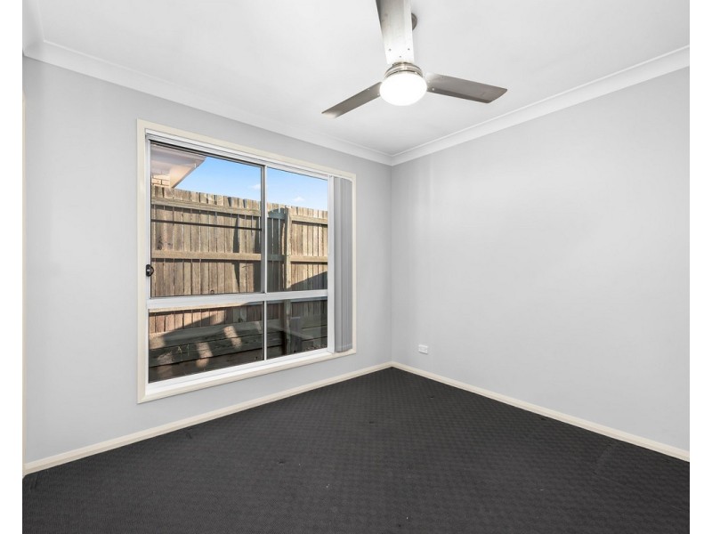 2/227 Greenwattle Street, Cranley QLD 4350