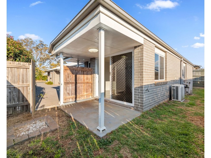 2/227 Greenwattle Street, Cranley QLD 4350