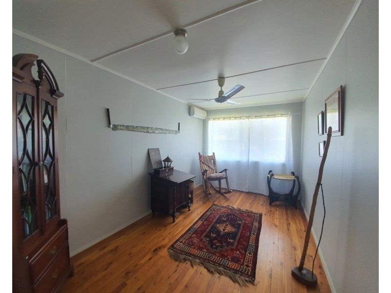 19 Stephenson Street, Moura QLD 4718