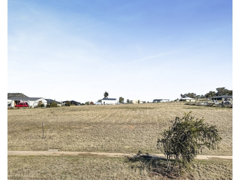 18 Southern Cross Drive, Kingsthorpe QLD 4400