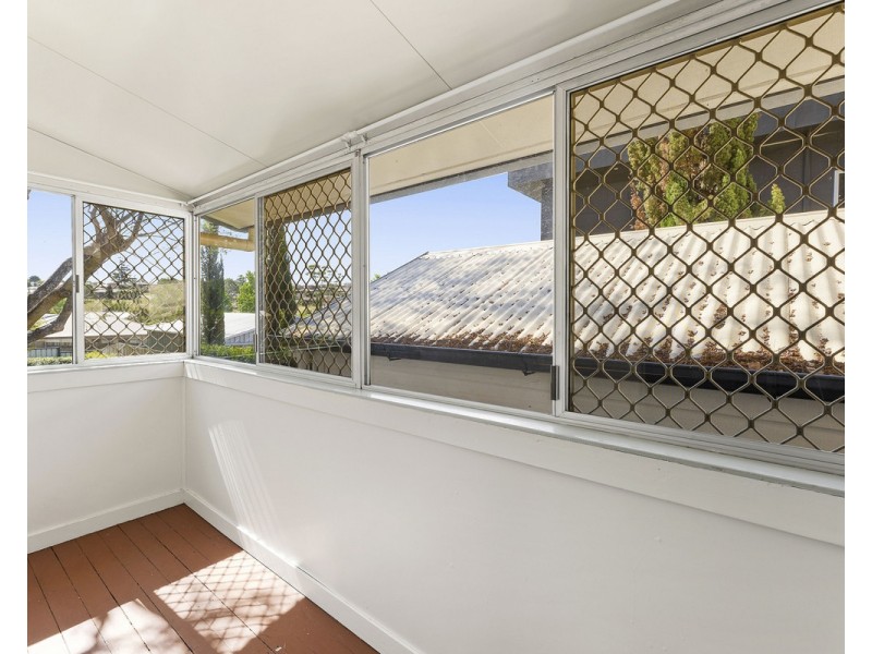 1B Gladstone Street, Newtown QLD 4350