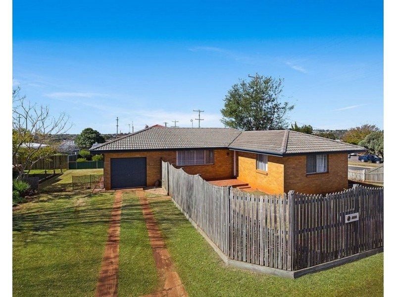 328 West Street, Kearneys Spring QLD 4350