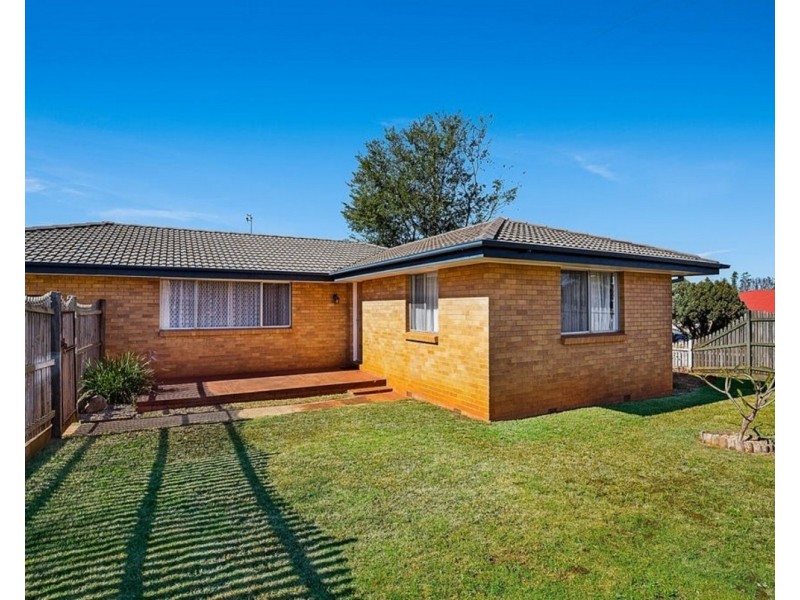 328 West Street, Kearneys Spring QLD 4350