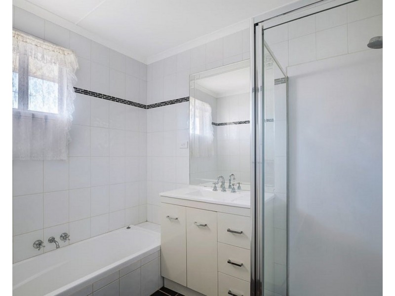 328 West Street, Kearneys Spring QLD 4350