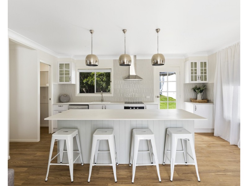 37 North Street, Mount Lofty QLD 4350