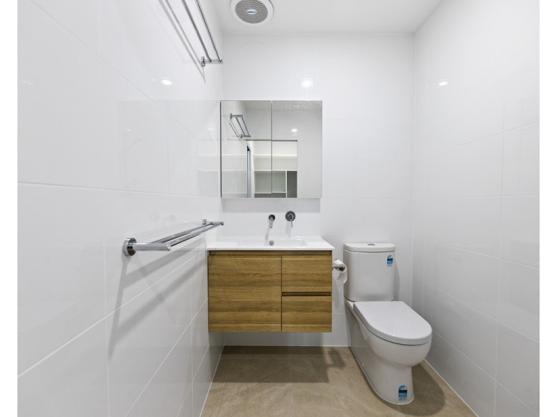 37 North Street, Mount Lofty QLD 4350