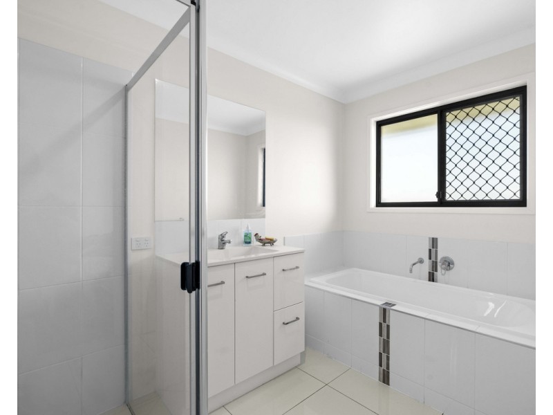 27 Magpie Drive, Cambooya QLD 4358