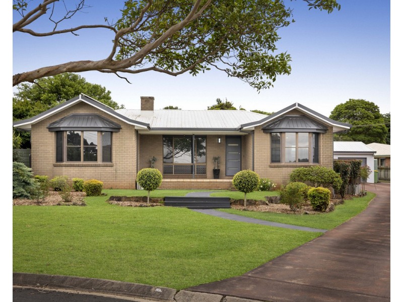 15 Zoe Court, Centenary Heights QLD 4350