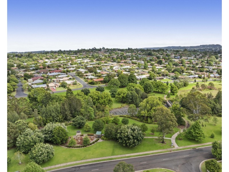 15 Zoe Court, Centenary Heights QLD 4350