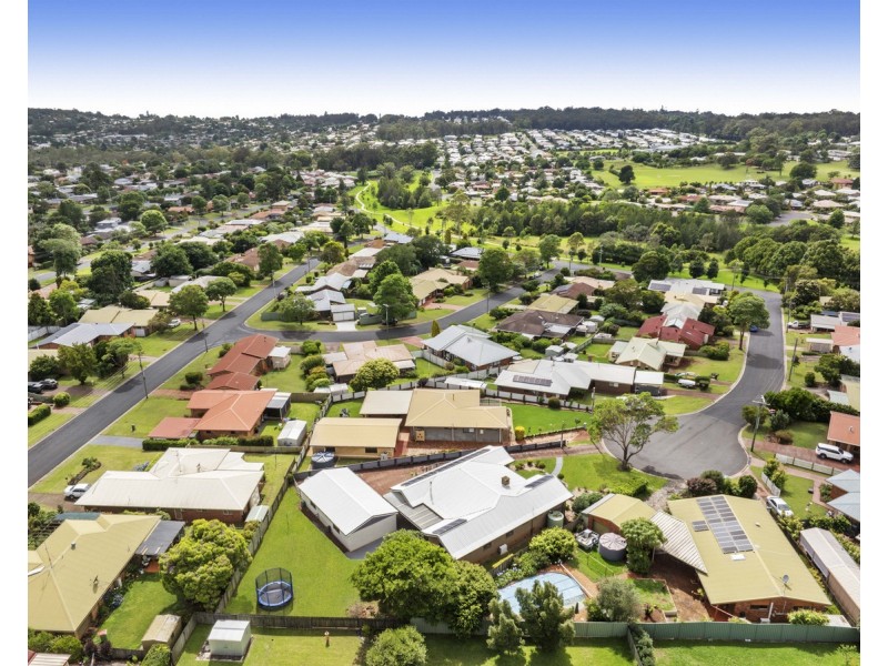 15 Zoe Court, Centenary Heights QLD 4350