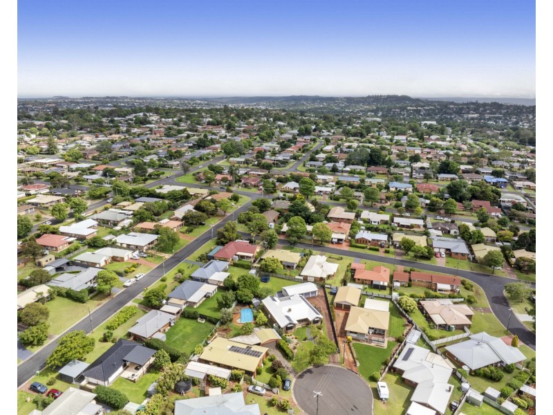 15 Zoe Court, Centenary Heights QLD 4350