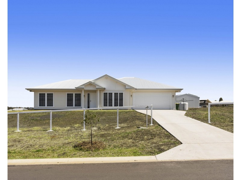 1 Daintree Crescent, Meringandan West QLD 4352