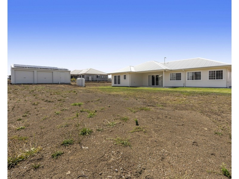 1 Daintree Crescent, Meringandan West QLD 4352