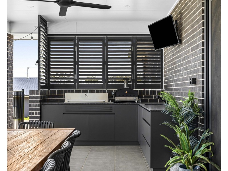 2 Drazen Place, Meringandan West QLD 4352